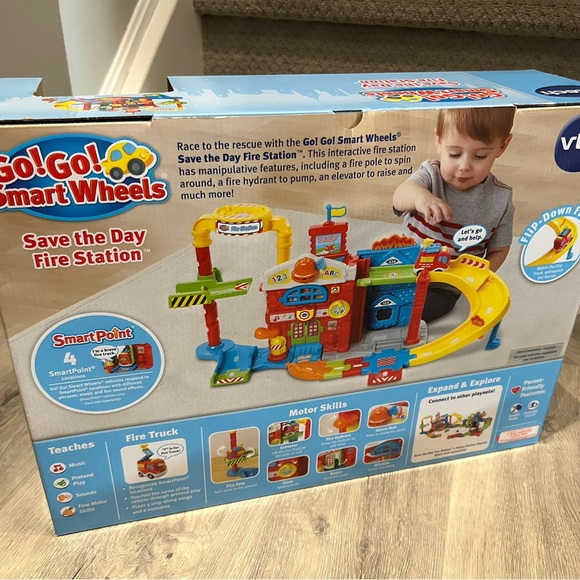 (New) Vtech Go! Go! Smart Wheels Save the Day Fire Station - Picture 4 of 4